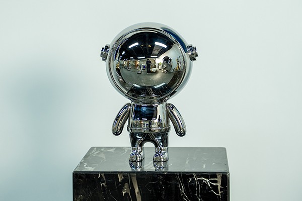 Contemporary Steel Astronaut Sculpture – Reflective Chrome Finish  Contemporary Steel Astronaut Sculpture – Reflective Chrome Finish
